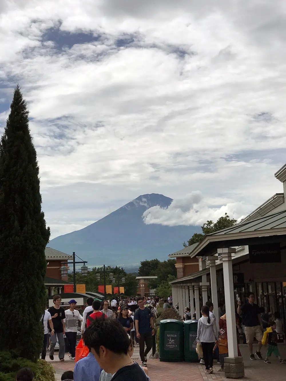 御殿場アウトレットは犬に優しくない 周囲のドッグランは 子犬の記念日