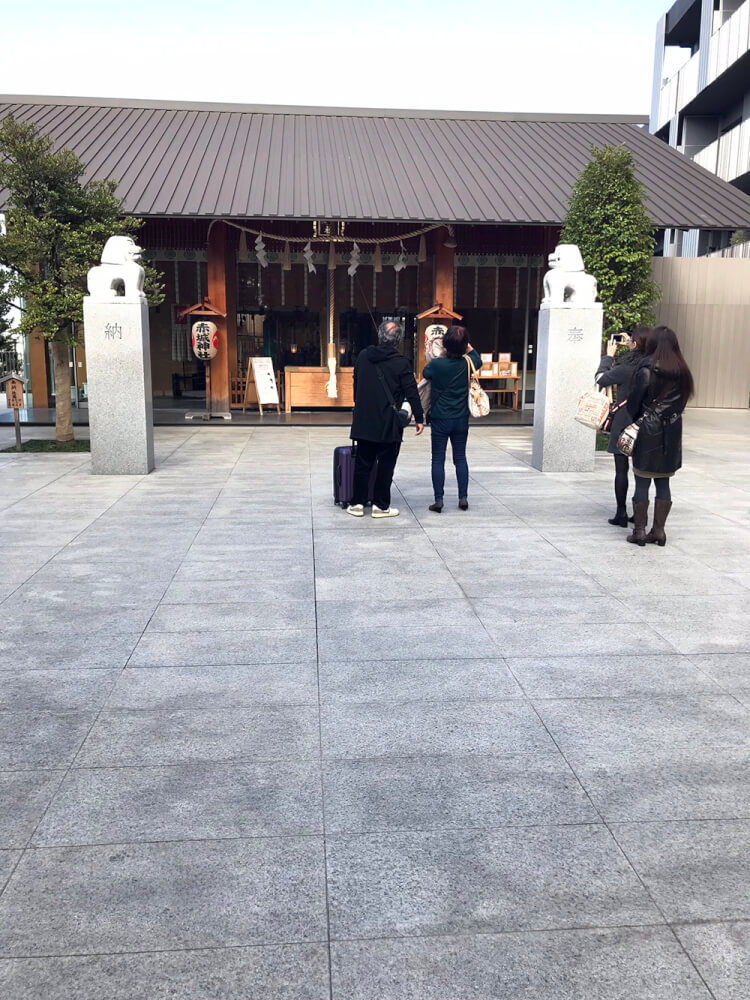 神楽坂　赤城神社は犬連れOK！「僕とシッポと神楽坂」の舞台は世にも珍しい「デザイナーズ神社」
