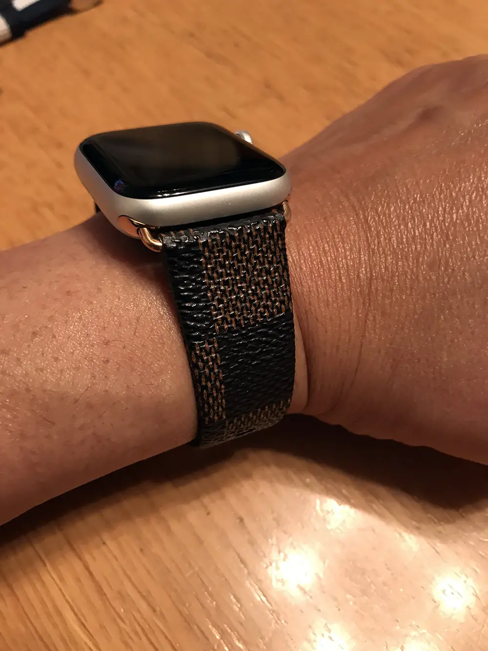 犬散歩にぴったりのapplewatch バンドはどれだ 替えバンドでお大尽 子犬の記念日