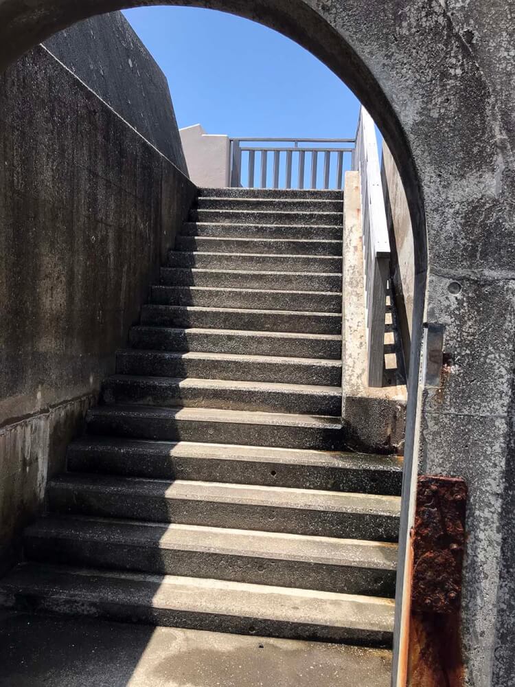 堤防の階段